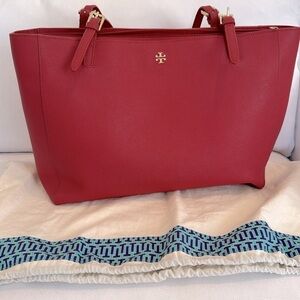 Tory Burch York Buckle Tote Saffiano Leather Kir Royale (Red)